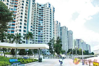 Second-Hand Owners Cut to about One Million HKD under Negative Factors; Housing Unit in Hang Fa Chuen Is Cut by 14%; Sq Ft Price in THE CAPITOL Decreases below HKD12,000. 