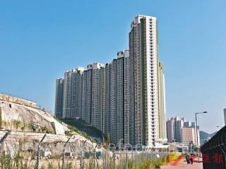 4.8萬人遷入區內公屋