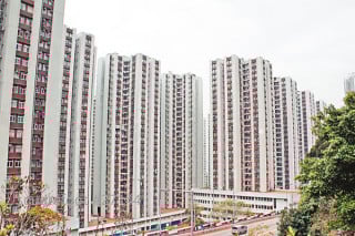 Transaction down on weekend. Eight among ten large housing projects have no transaction. 