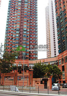 Mainland students grab for the leasing units of Shatin City One in July