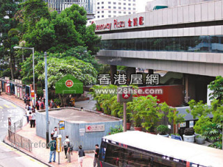 金鐘廊：港首個行人天橋商場