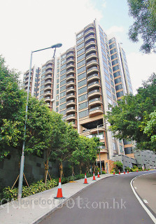 The No. 8 foot of Deep Water Bay Drive is worth more than 106,000 on Hong Kong Island South