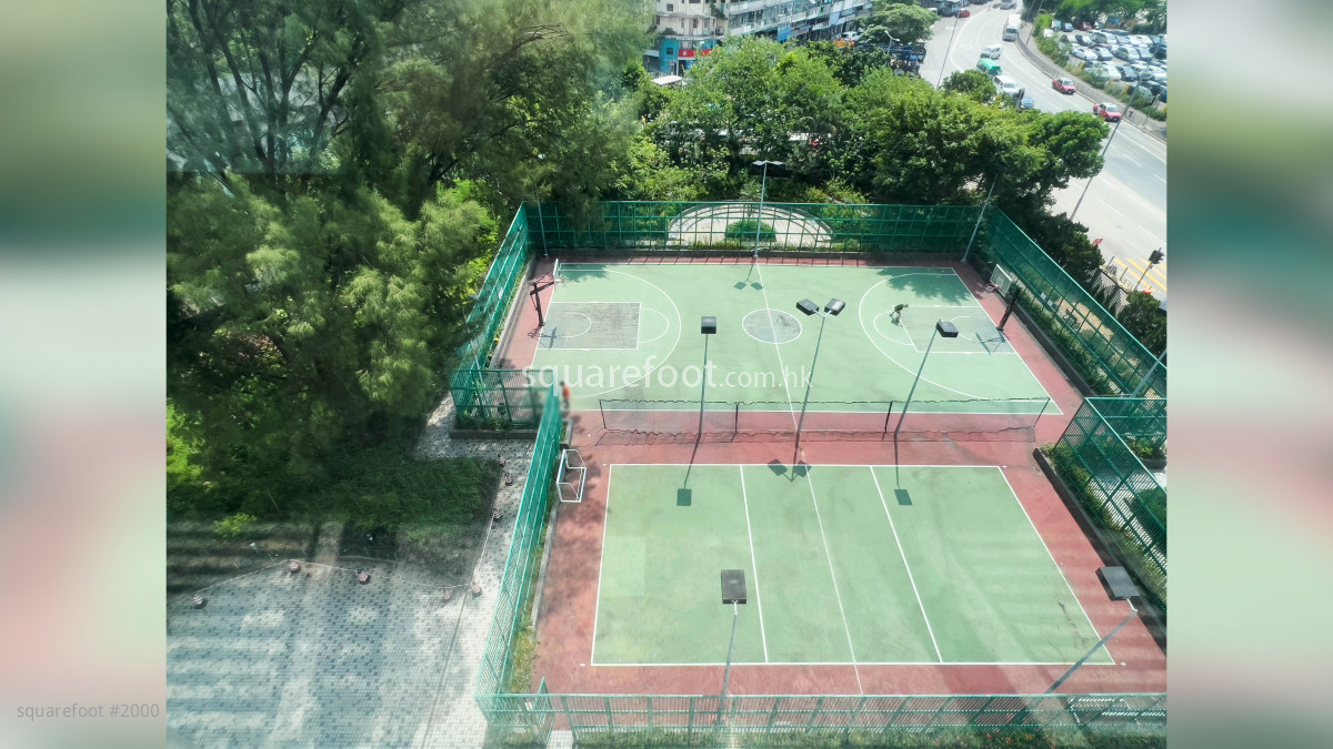 麗港城 設施: 4 期旁邊設有網球場