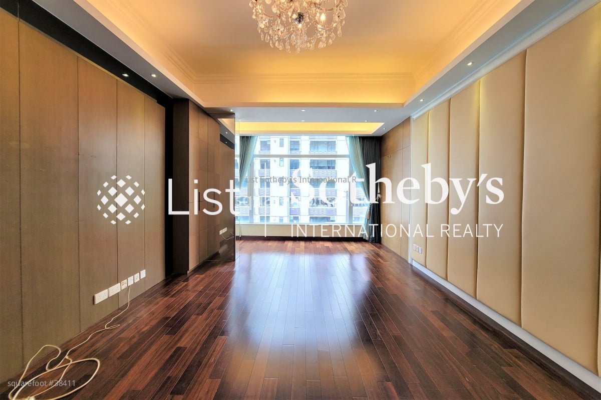 Donnell Court Sell 3 Bedrooms , 2 Bathrooms 1,610 ft²
