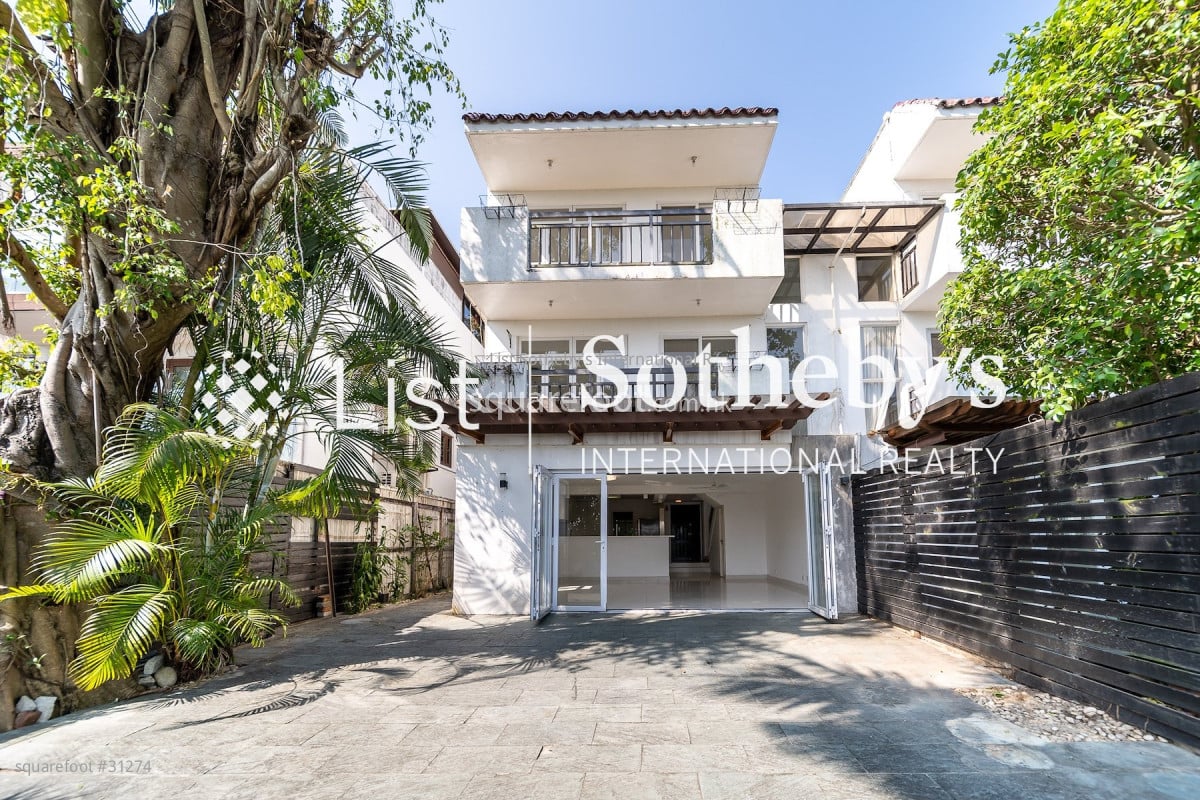 Greenwood Villa Sell 4 Bedrooms , 3 Bathrooms 2,100 ft²