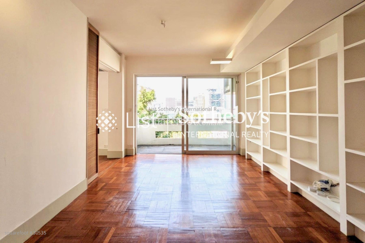 Best View Court Sell 3 bedrooms , 2 bathrooms 1,415 ft²