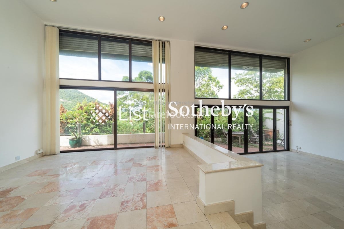 Stanley Knoll Sell 5+ Bedrooms , 3 Bathrooms 3,151 ft²