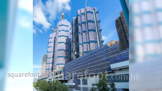 The YOHO Hub 大廈: The YOHO Hub由新鴻基地產發展，位於港鐵元朗站上蓋，共由6幢23至47層高的住宅大樓組成，提供約2,000伙，間隔為1房至4房。當中的第B期正申請預售樓花同意書，提供1,030伙，間隔同樣為1房至4房。
