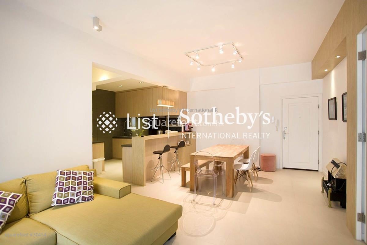 Best View Court Sell 3 bedrooms , 2 bathrooms 1,250 ft²