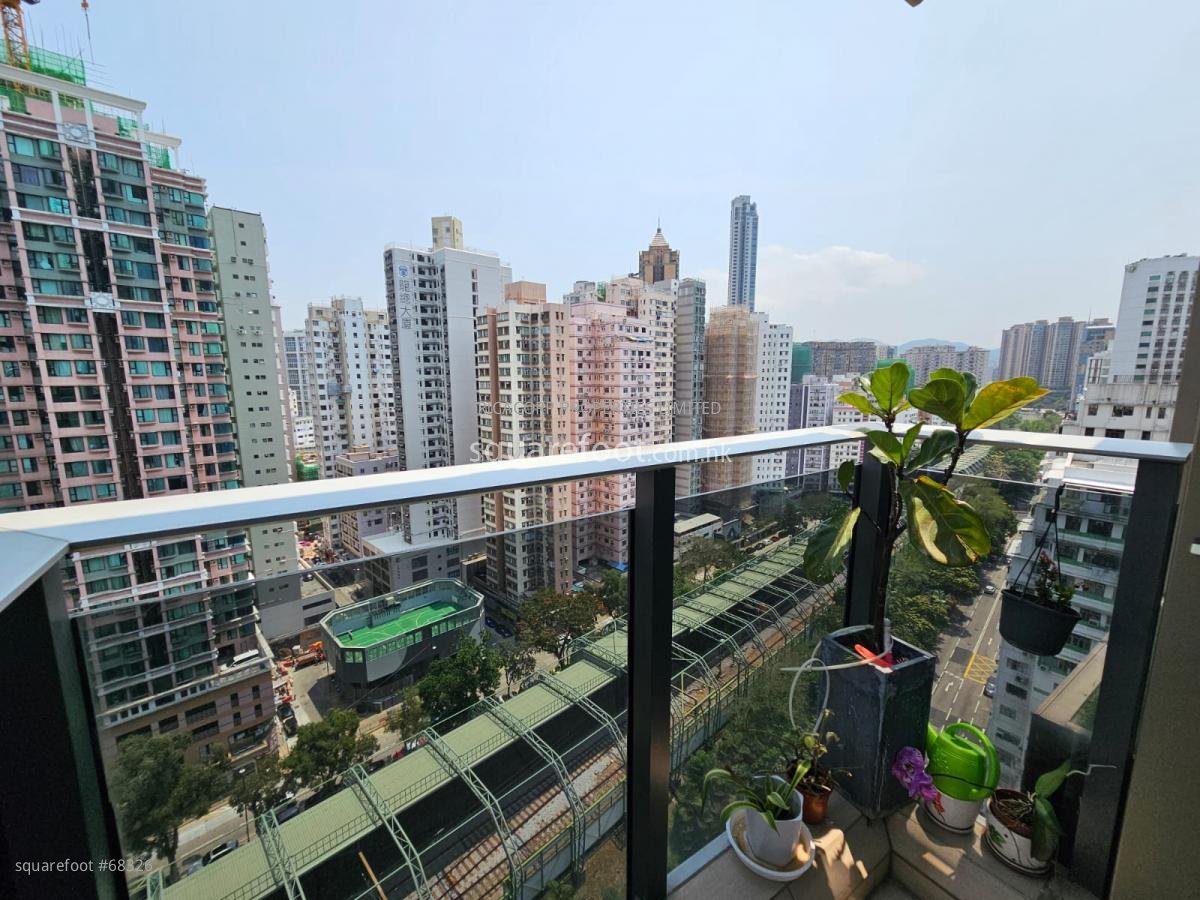 Macpherson Place Sell 2 bedrooms , 2 bathrooms 755 ft²