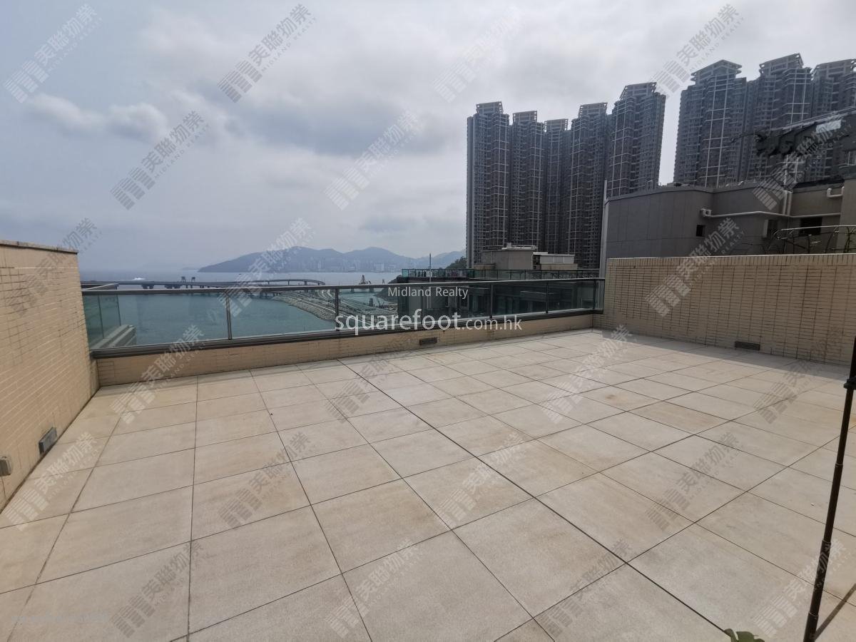 Capri Sell 3 Bedrooms , 2 Bathrooms 832 ft²
