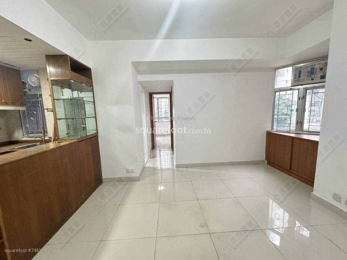 Hing Hon Building Sell 2 bedrooms , 1 bathroom 490 ft²