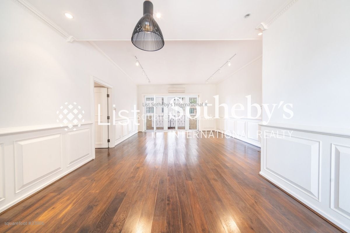 Breezy Court Sell 3 Bedrooms , 2 Bathrooms 1,650 ft²