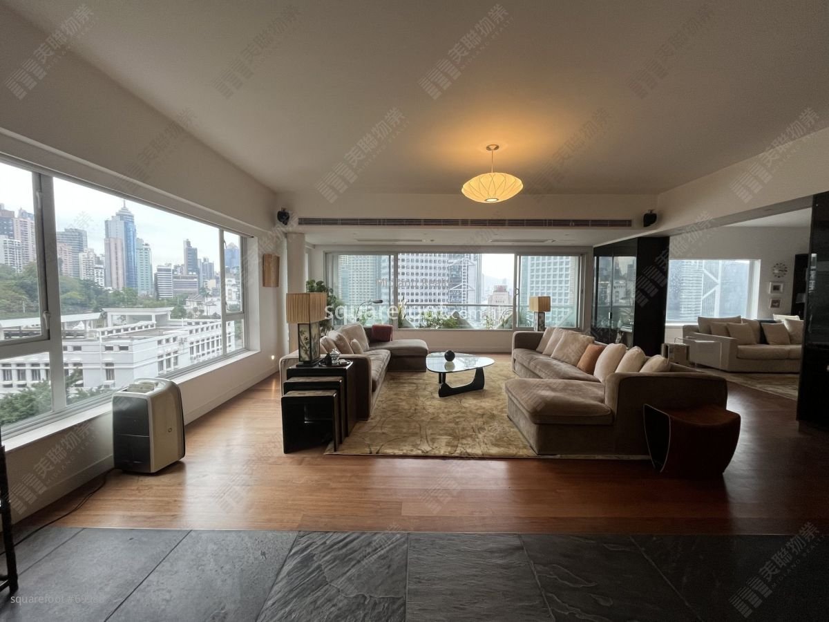 Yale Lodge Sell 3 Bedrooms , 3 Bathrooms 2,669 ft²