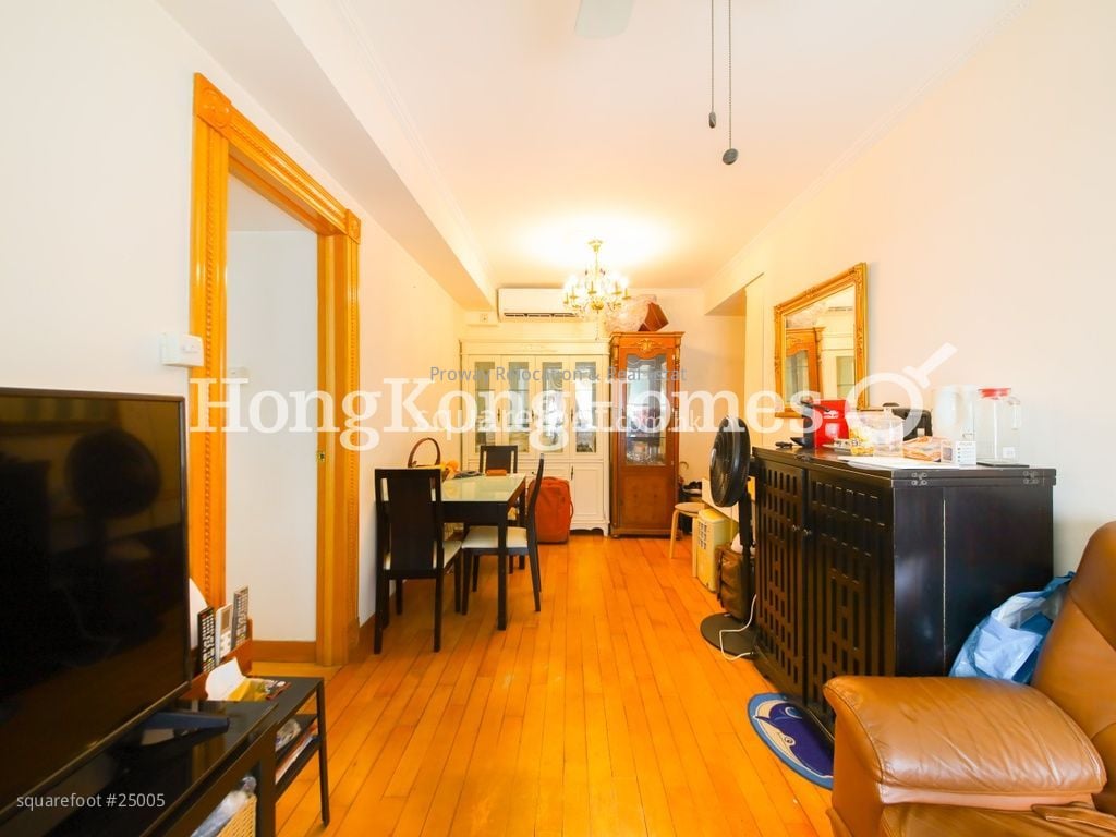 Queen's Terrace Sell 3 Bedrooms , 1 Bathroom 516 ft²