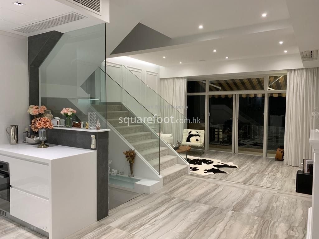 The Beverly Hills Sell 5+ Bedrooms , 3 Bathrooms 1,606 ft²