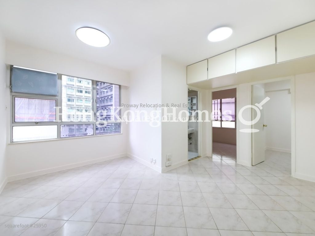 Ying Fai Court Sell 3 Bedrooms , 1 Bathroom 465 ft²