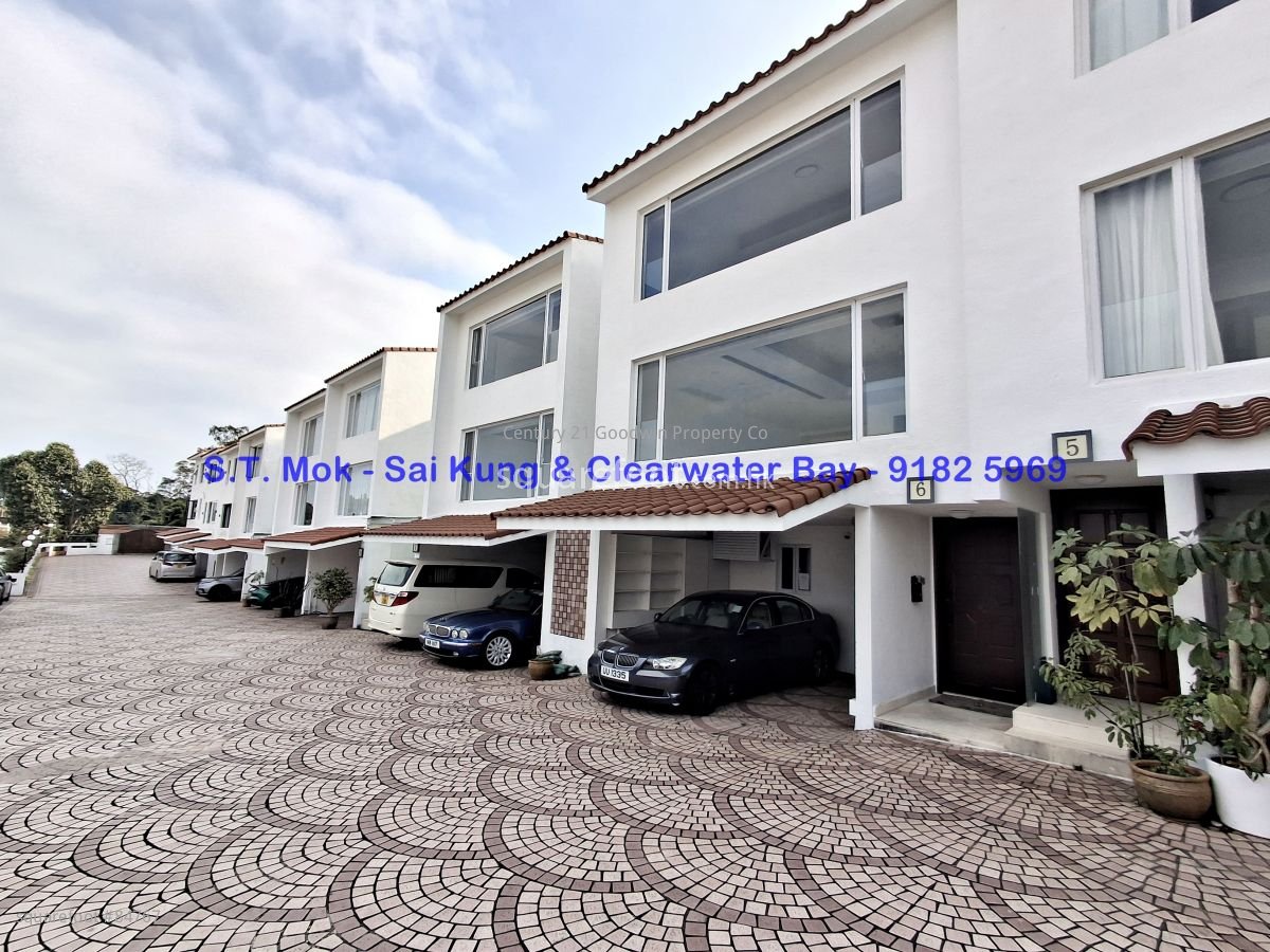 Las Pinadas Sell 3 Bedrooms , 2 Bathrooms 1,739 ft²