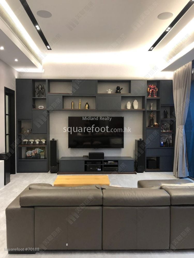 Capri Sell 4 Bedrooms , 5+ Bathrooms 1,987 ft²