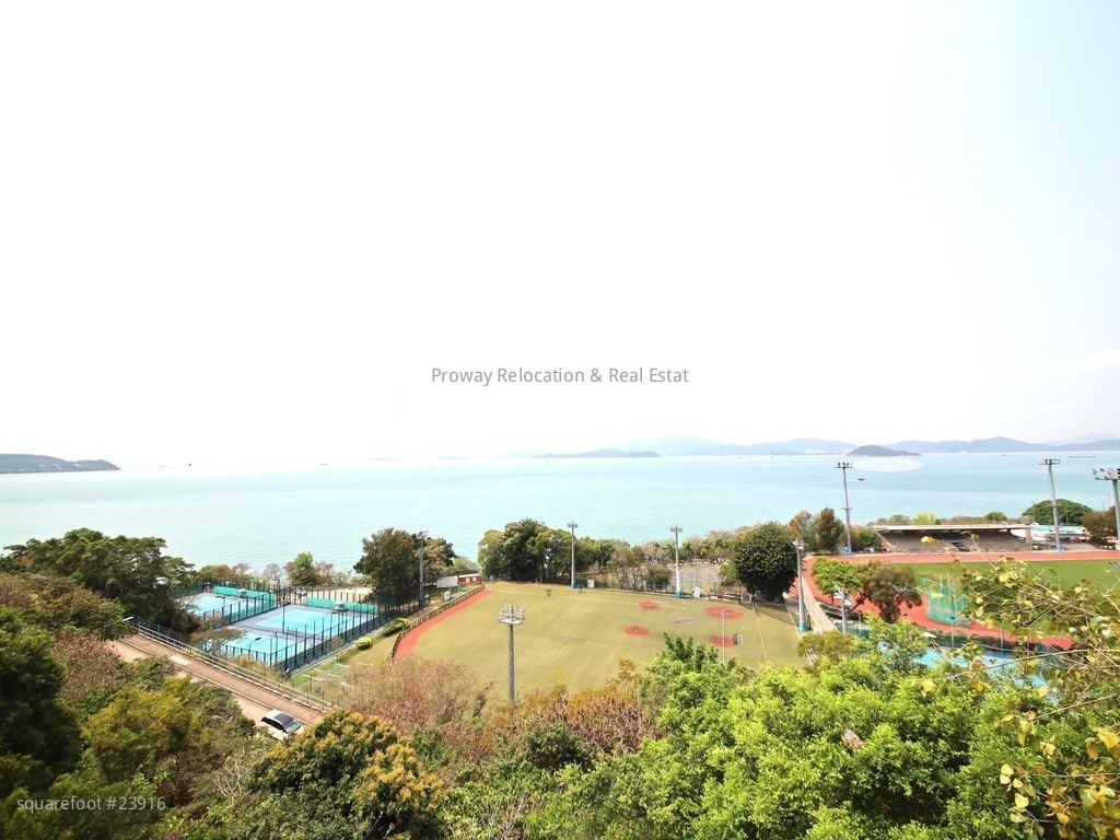 Pine Grove Rental 4 Bedrooms , 2 Bathrooms 2,324 ft²