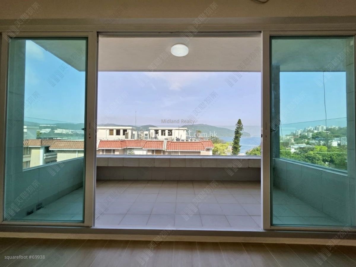 Pine Villa Sell 3 Bedrooms , 2 Bathrooms 1,682 ft²
