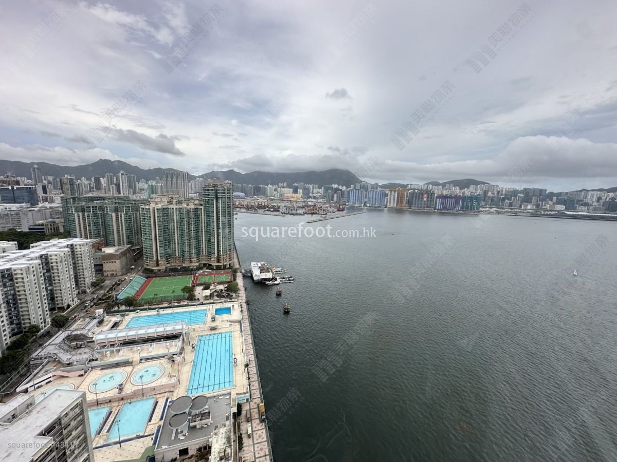 Harbourfront Landmark Sell 4 Bedrooms , 4 Bathrooms 1,580 ft²