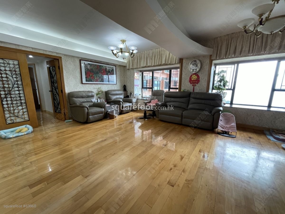 Villa Athena Sell 5+ Bedrooms 1,601 ft²