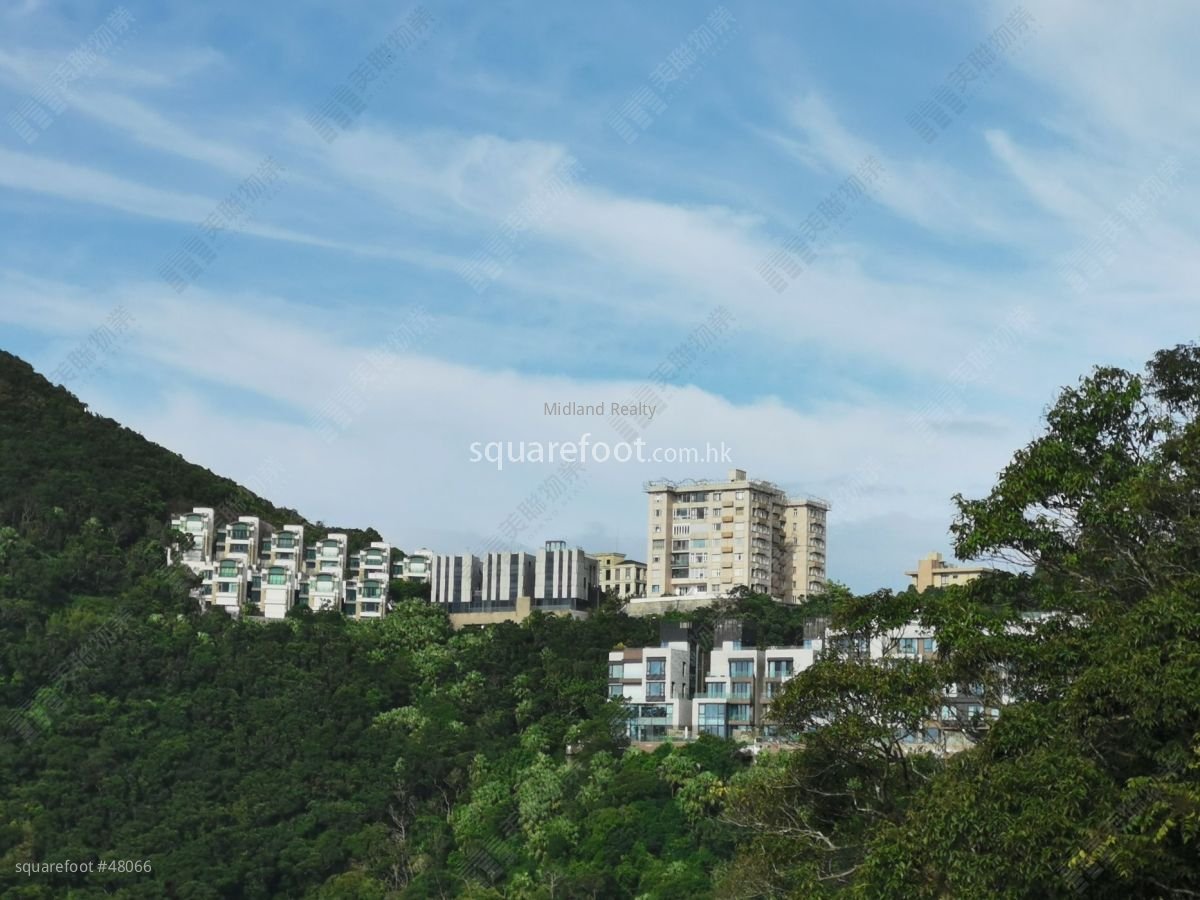 Vivian Court Sell 5+ Bedrooms , 2 Bathrooms 2,301 ft²