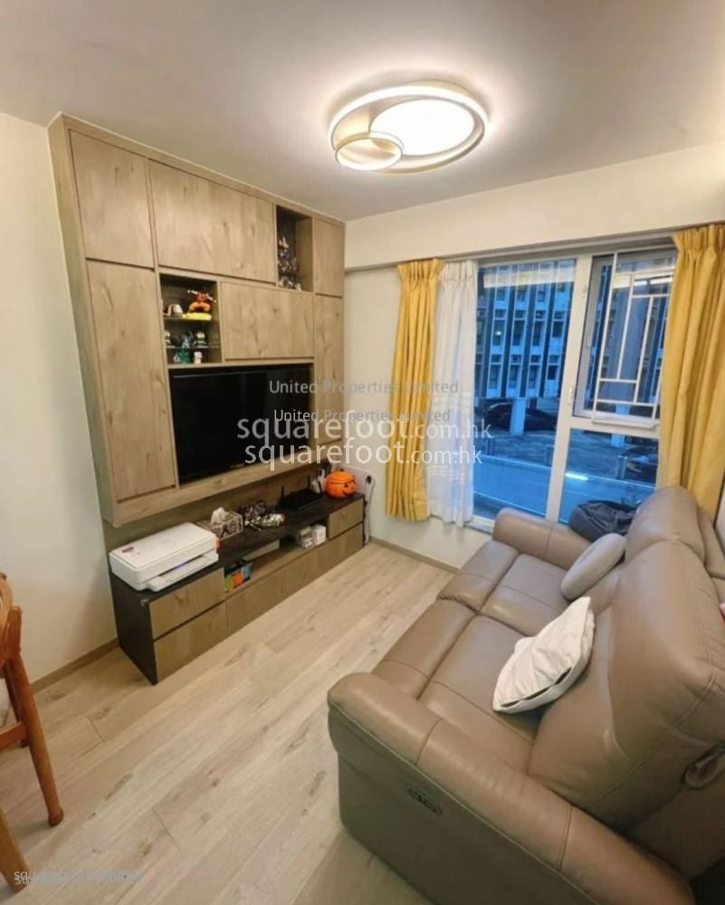 Twilight Court Sell 3 Bedrooms , 1 Bathroom 443 ft²