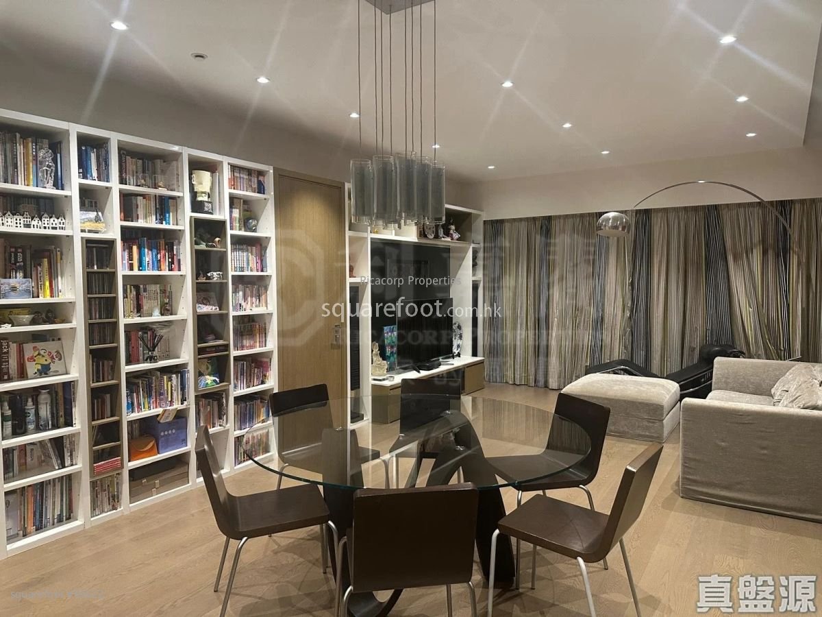 Azura Sell 4 Bedrooms 1,589 ft²