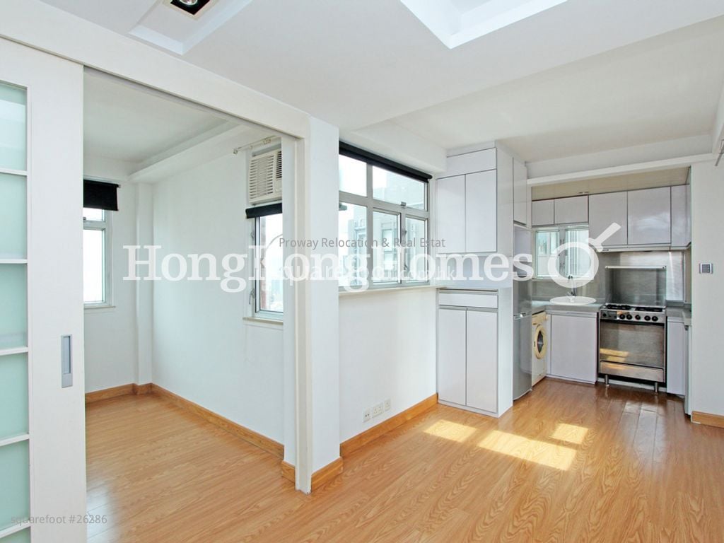 Wah Fai Court Sell 1 Bedroom , 1 Bathroom 348 ft²
