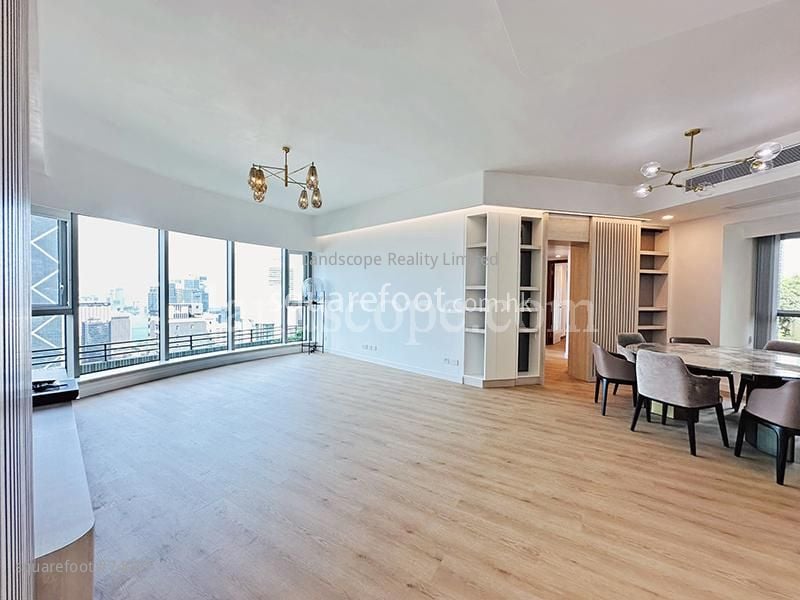 Regence Royale Rental 2 Bathrooms 1,805 ft²