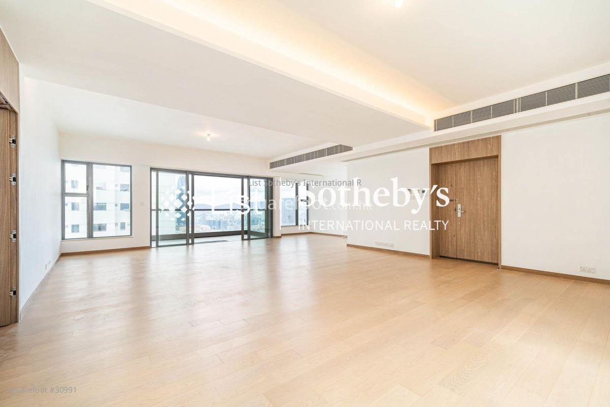 Branksome Grande Rental 4 Bedrooms , 3 Bathrooms 2,279 ft²