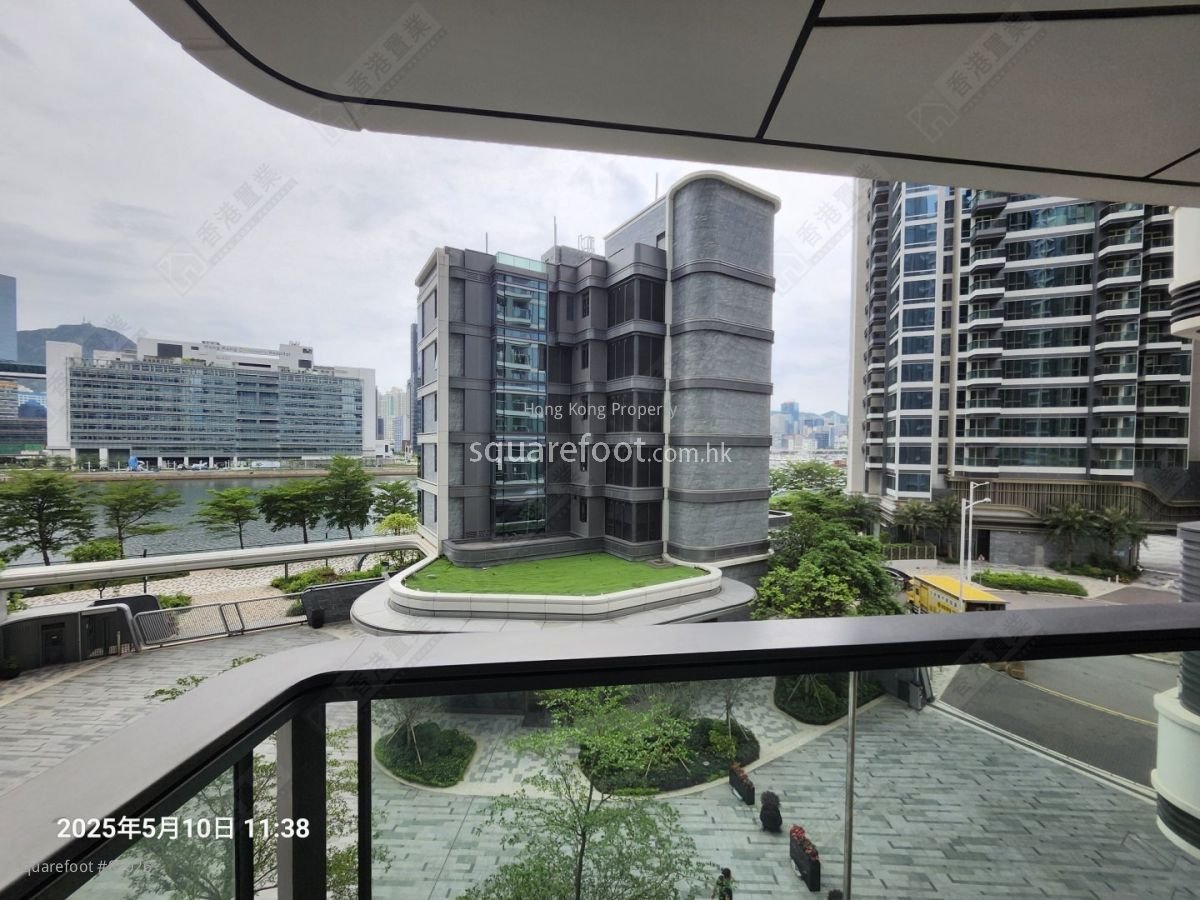 One Victoria Rental 3 Bedrooms , 2 Bathrooms 643 ft²