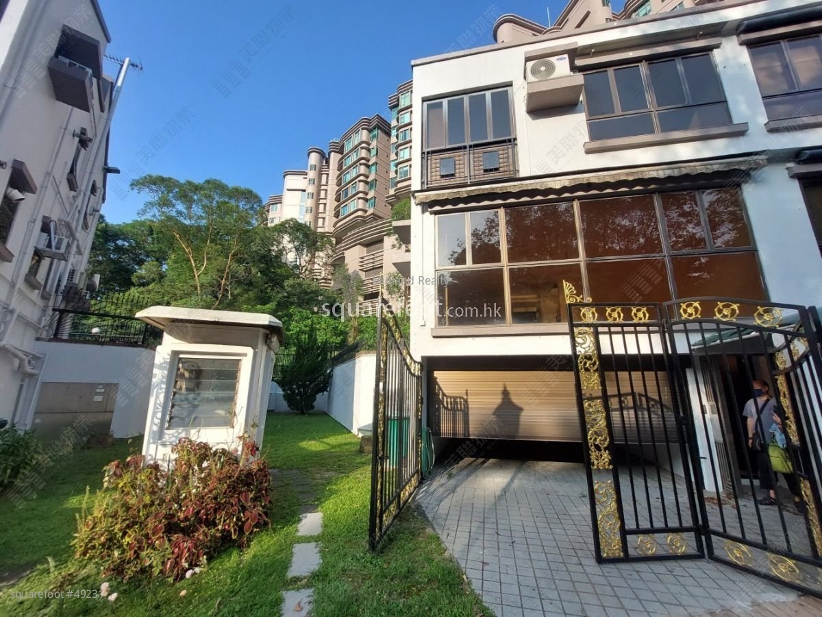 Villa Castell Sell 4 Bedrooms , 3 Bathrooms 1,459 ft²