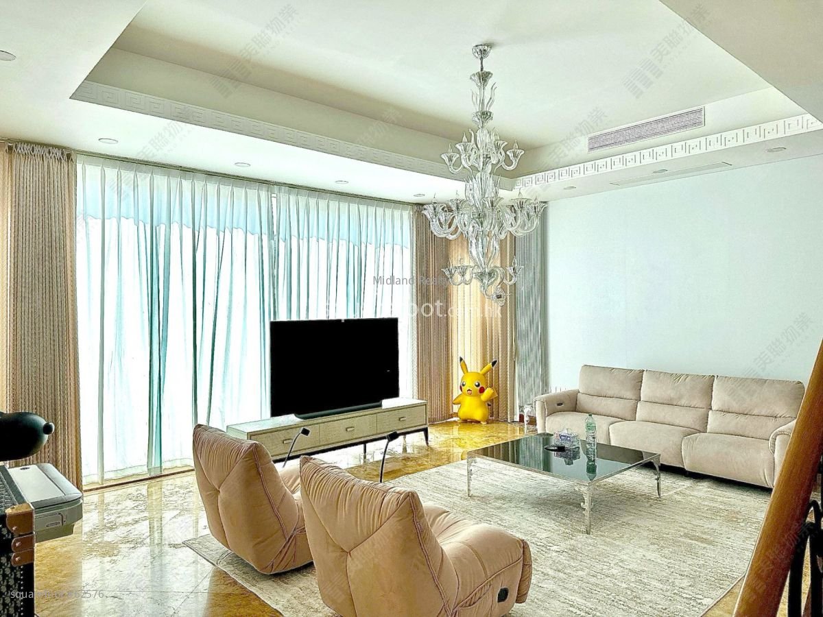 Oxford Court Sell 4 Bedrooms , 4 Bathrooms 2,395 ft²