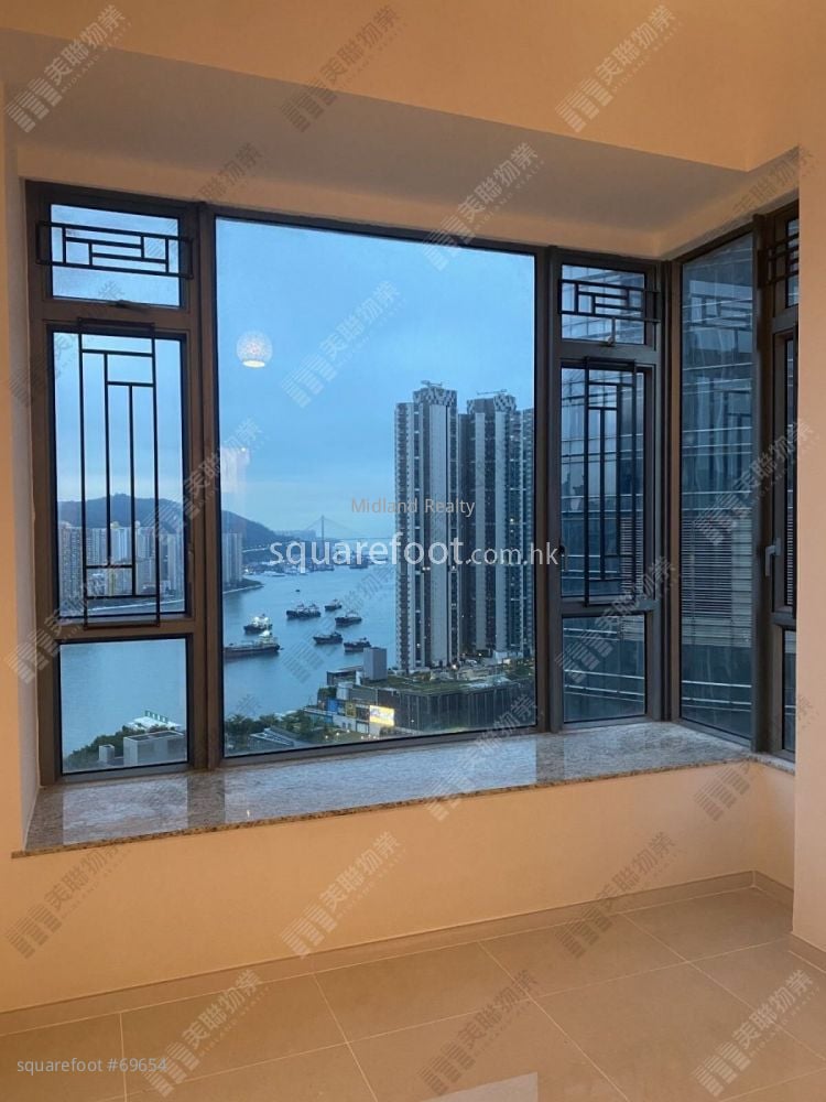 The Dynasty Rental 4 Bedrooms , 3 Bathrooms 947 ft²