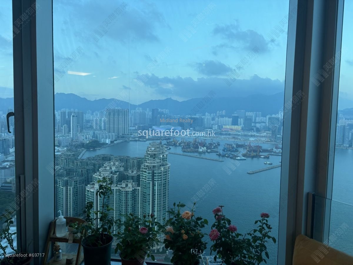 Harbourfront Landmark Sell 4 Bedrooms , 4 Bathrooms 1,580 ft²