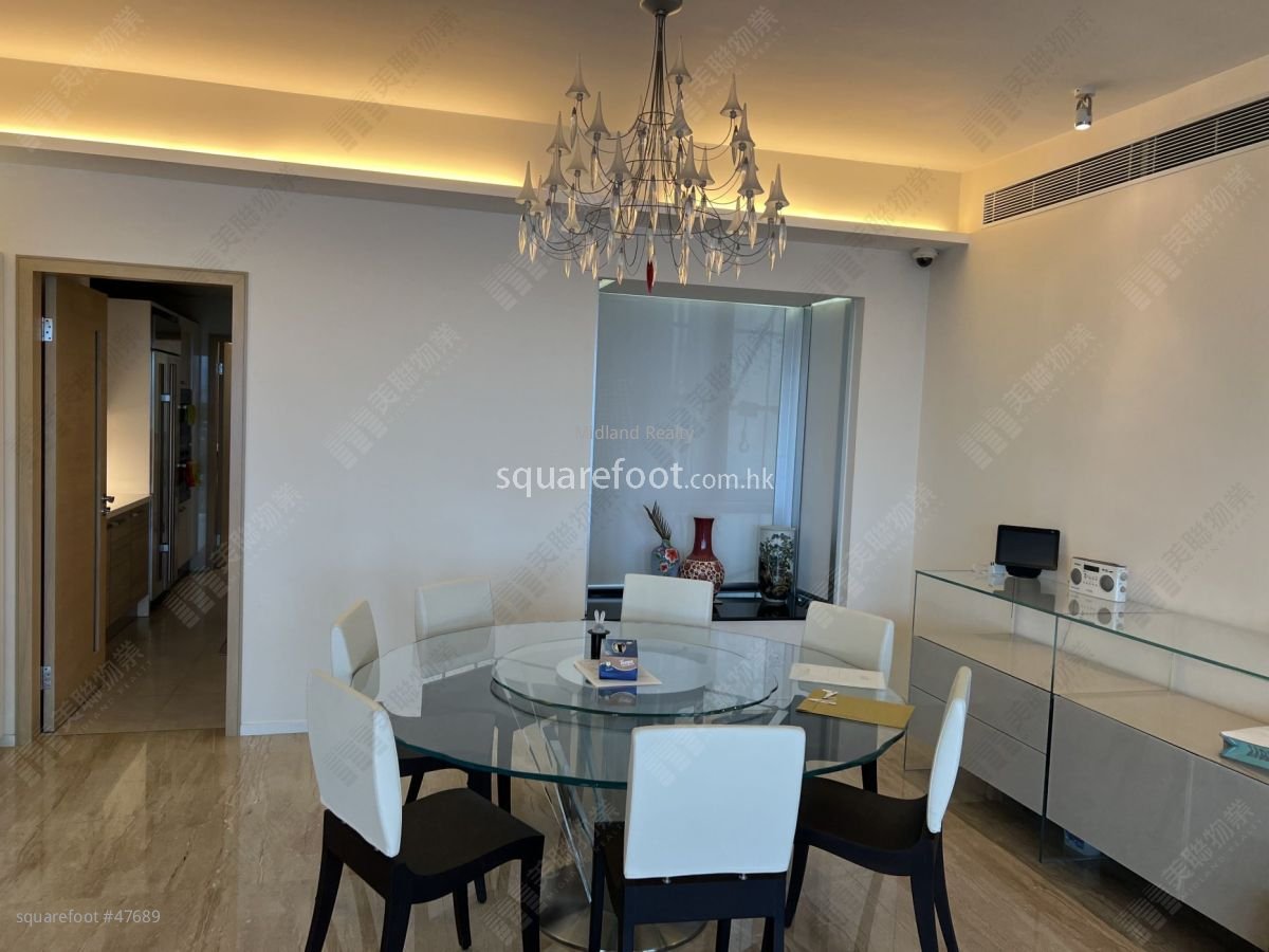 The Mayfair Sell 4 Bedrooms , 3 Bathrooms 2,131 ft²