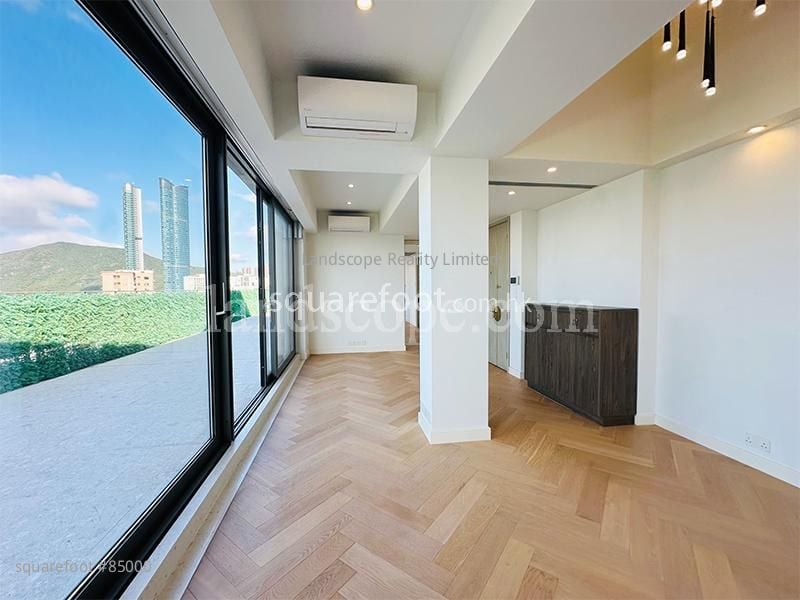 Raceview Mansions Rental 3 Bathrooms 2,300 ft²