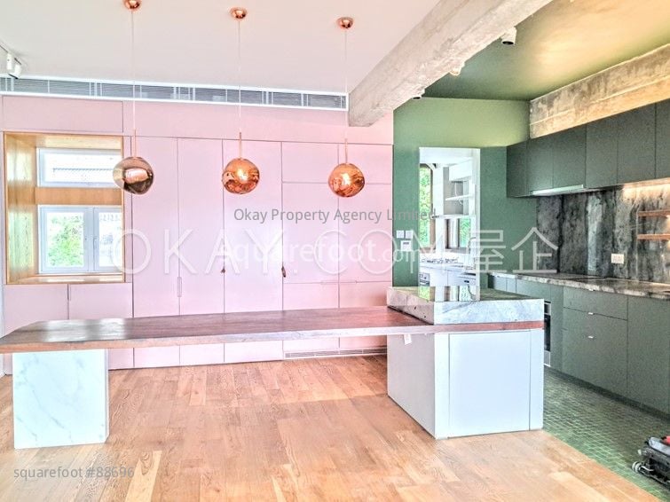 Bayview Court Sell 2 Bedrooms , 2 Bathrooms 1,307 ft²