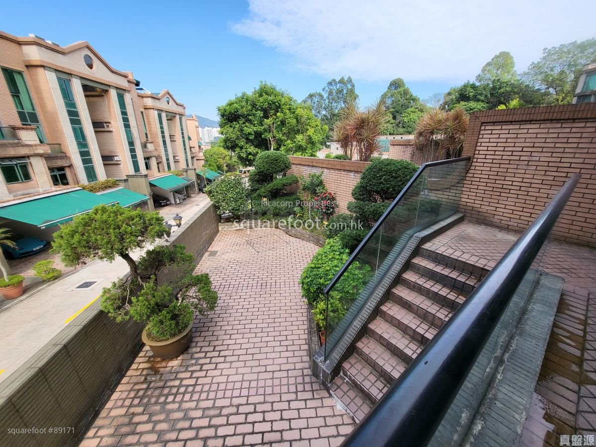 Chateau Royale Sell 3 Bedrooms , 3 Bathrooms 2,160 ft²
