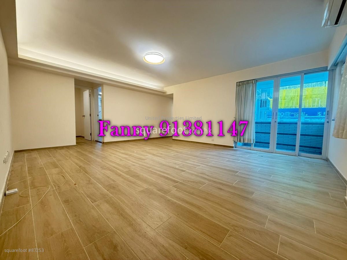 Merlin Court Rental 3 Bedrooms , 2 Bathrooms 970 ft²