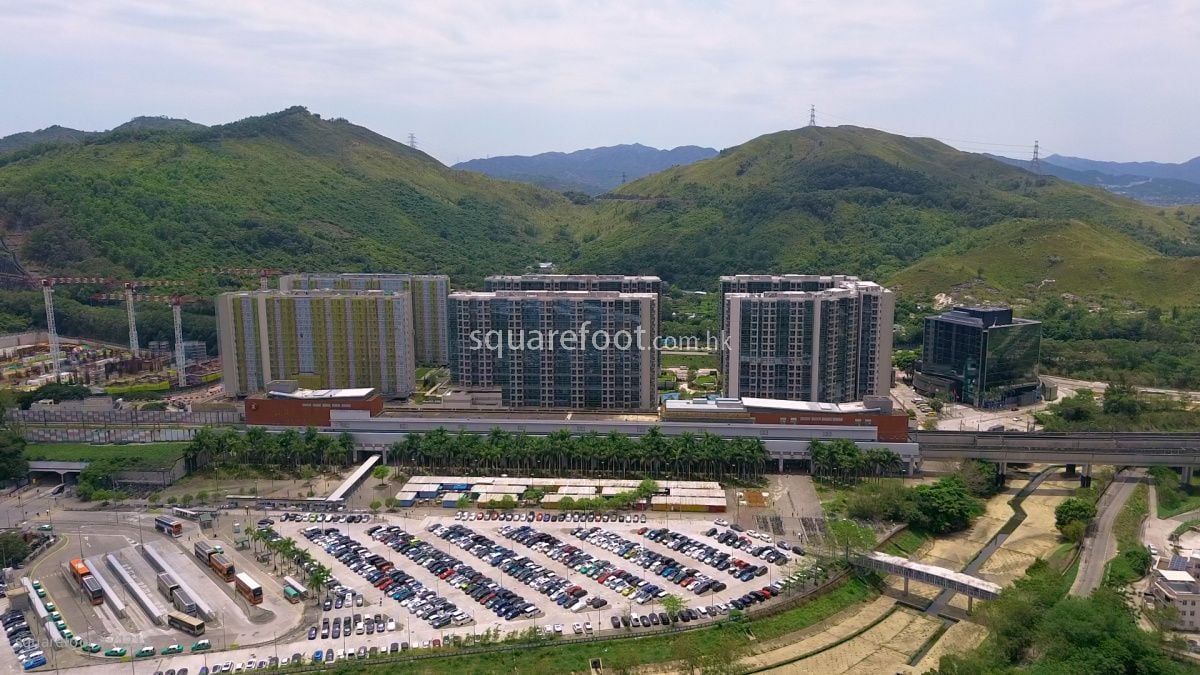 柏珑分了三期发展，合共提供2200伙。发展商暂时只是推售了两期，即是已入伙的柏珑I及柏珑II，占了1520伙。