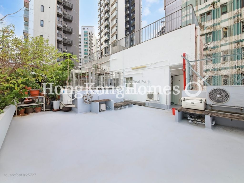 Tak Yan Building Sell 1 Bedroom , 2 Bathrooms 747 ft²