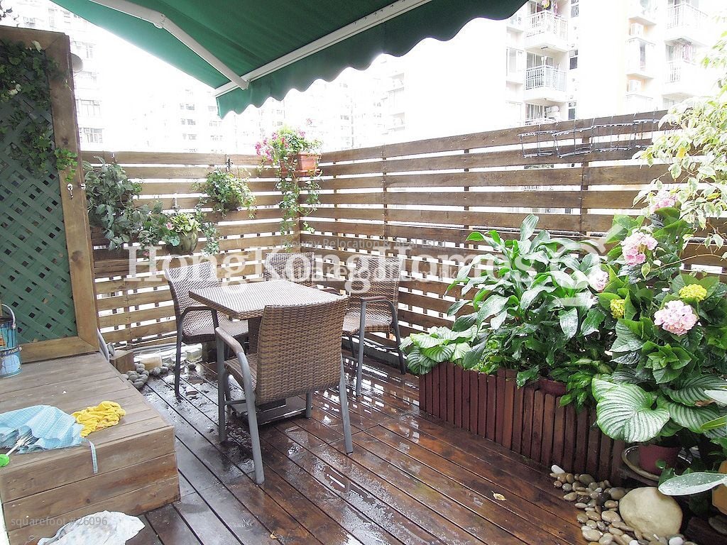 Orlins Court Sell 2 Bedrooms , 1 Bathroom 478 ft²