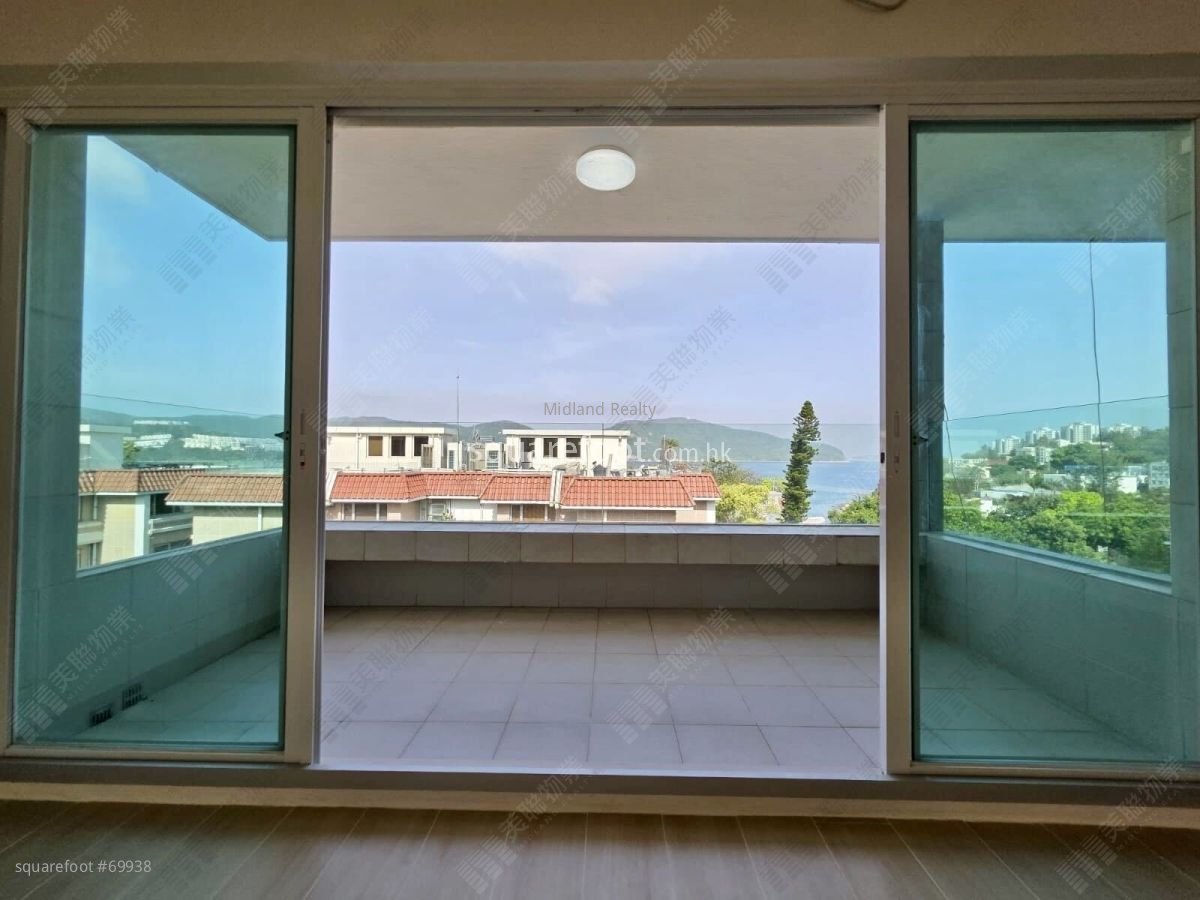 Pine Villa Sell 3 Bedrooms , 2 Bathrooms 1,682 ft²