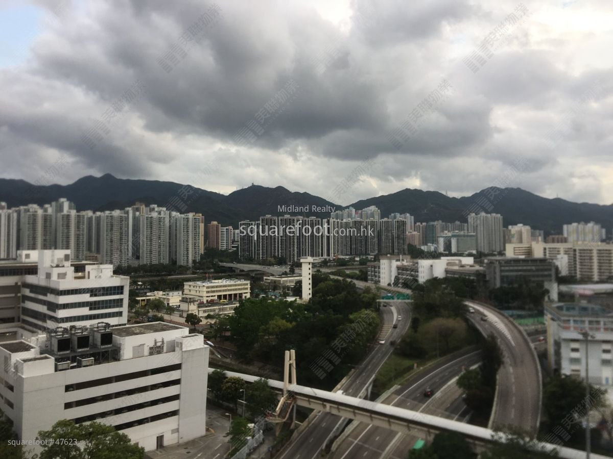 御龙山 售盘 4 房 , 3 浴室 1,086 平方尺