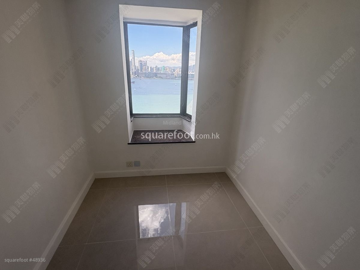 Victoria Centre Rental 4 Bedrooms , 2 Bathrooms 1,031 ft²