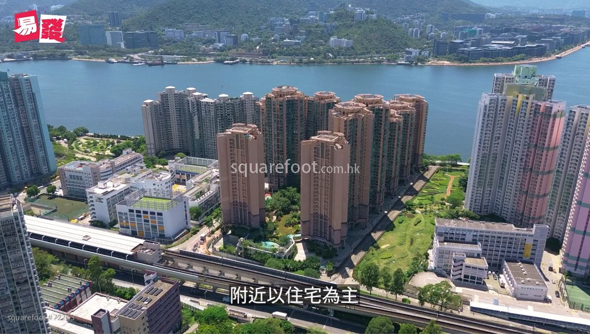 邻近港铁恒安站的听涛雅苑，位于马鞍山的海旁，在1998年及1999年分两期落成入伙，楼龄约26至27年。